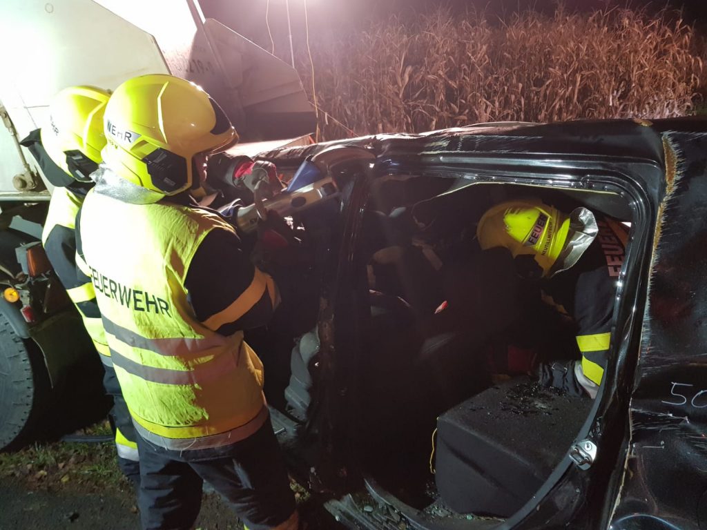 Übung mit der FF Obergralla auf der Begleitstraße B67